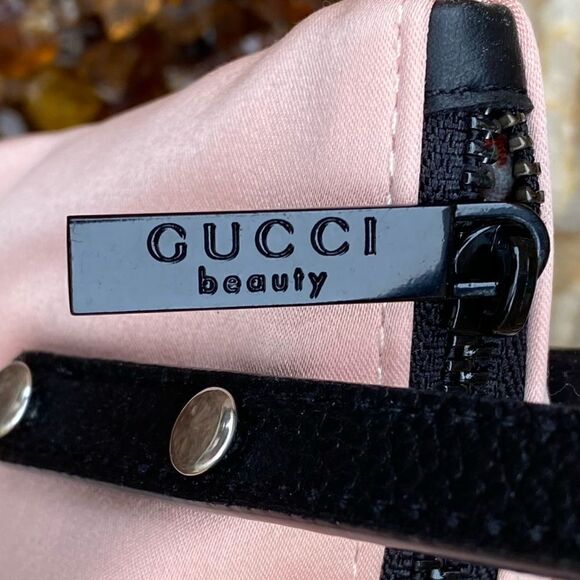 Gucci Bloom Parfum Pink Faux Satin Make Up/Cosmetic Pouch. NWOT - Picture 4 of 11